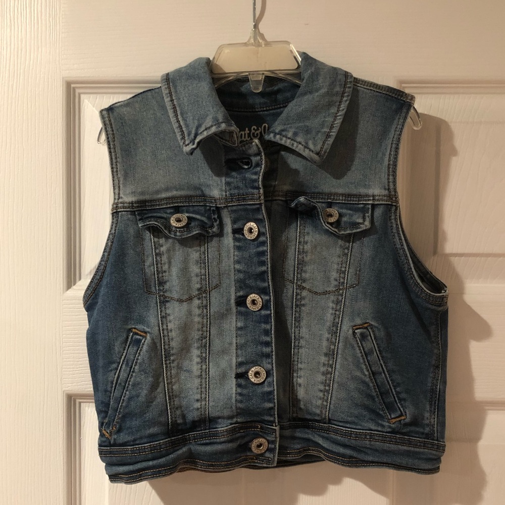 Cat & Jack sleeveless jean jacket size kids 7/8